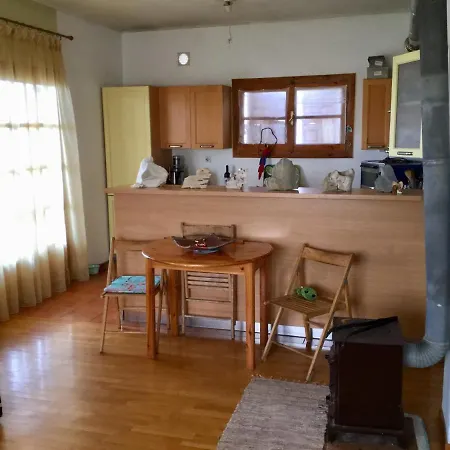 דירה Joy's Retreat Apartment-το σπίτι της χαράς וולוס